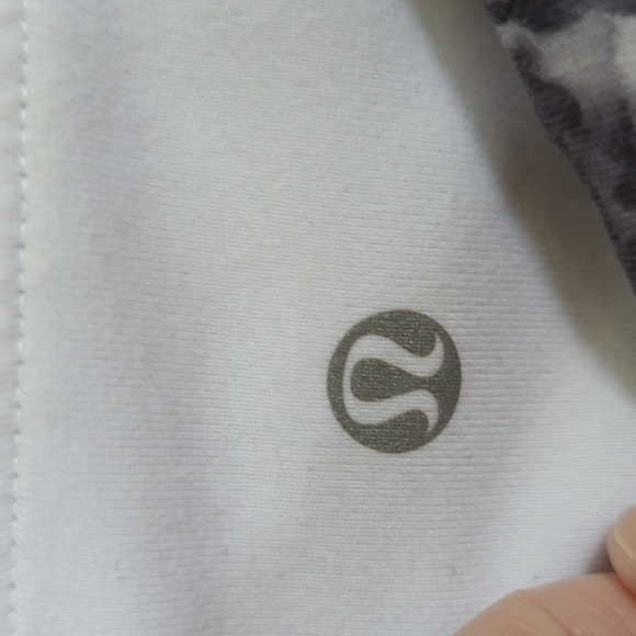 EUC Lululemon Capris - Picture 3 of 4